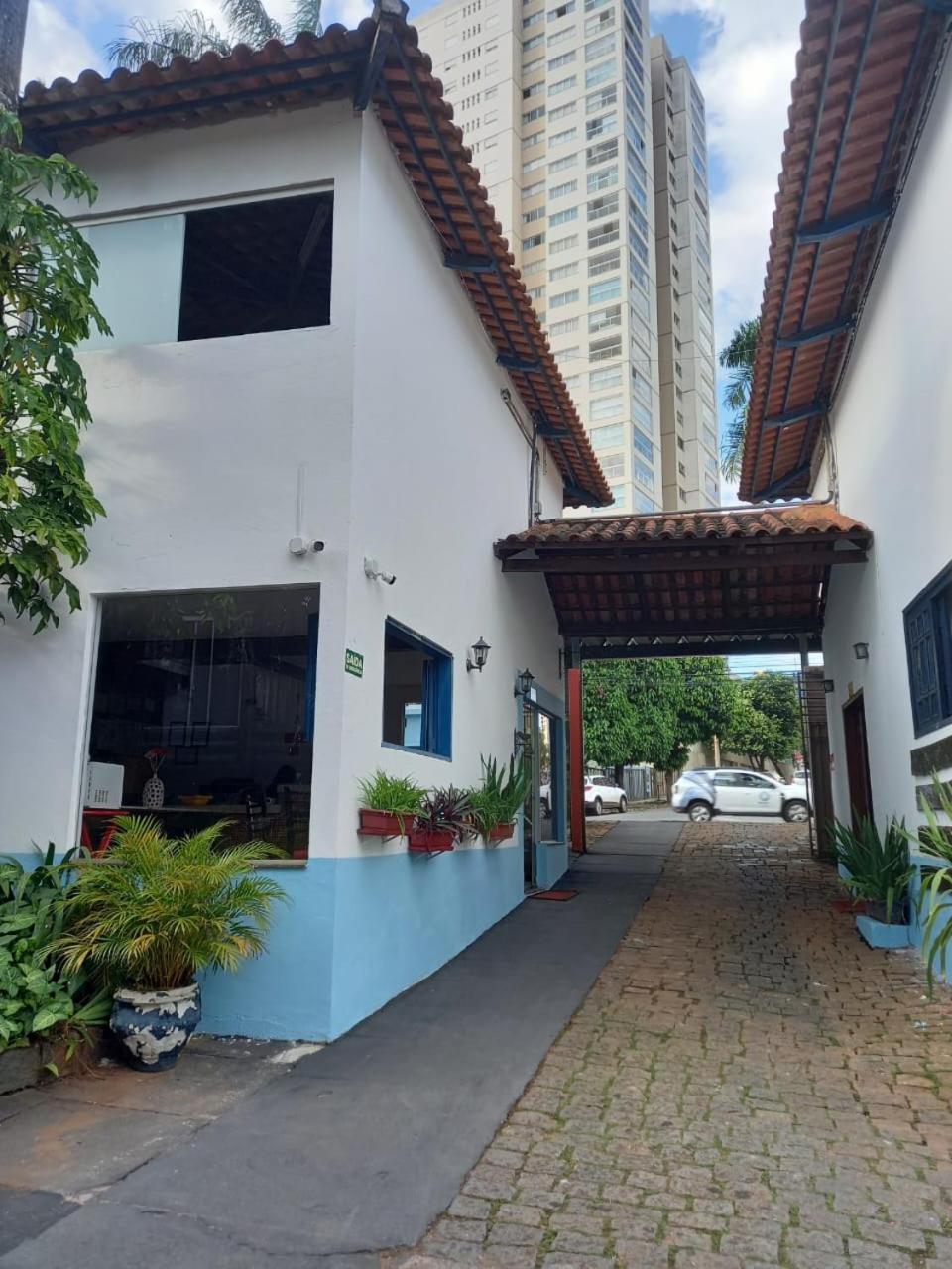 Cr Hotel Bueno - Antigo Hotel Serras De Goyaz Goiania Exterior photo Entrance of the museum